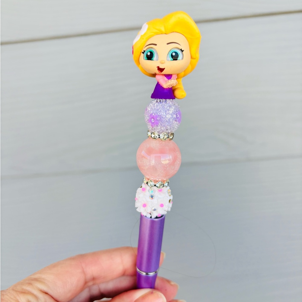 Doorable pen